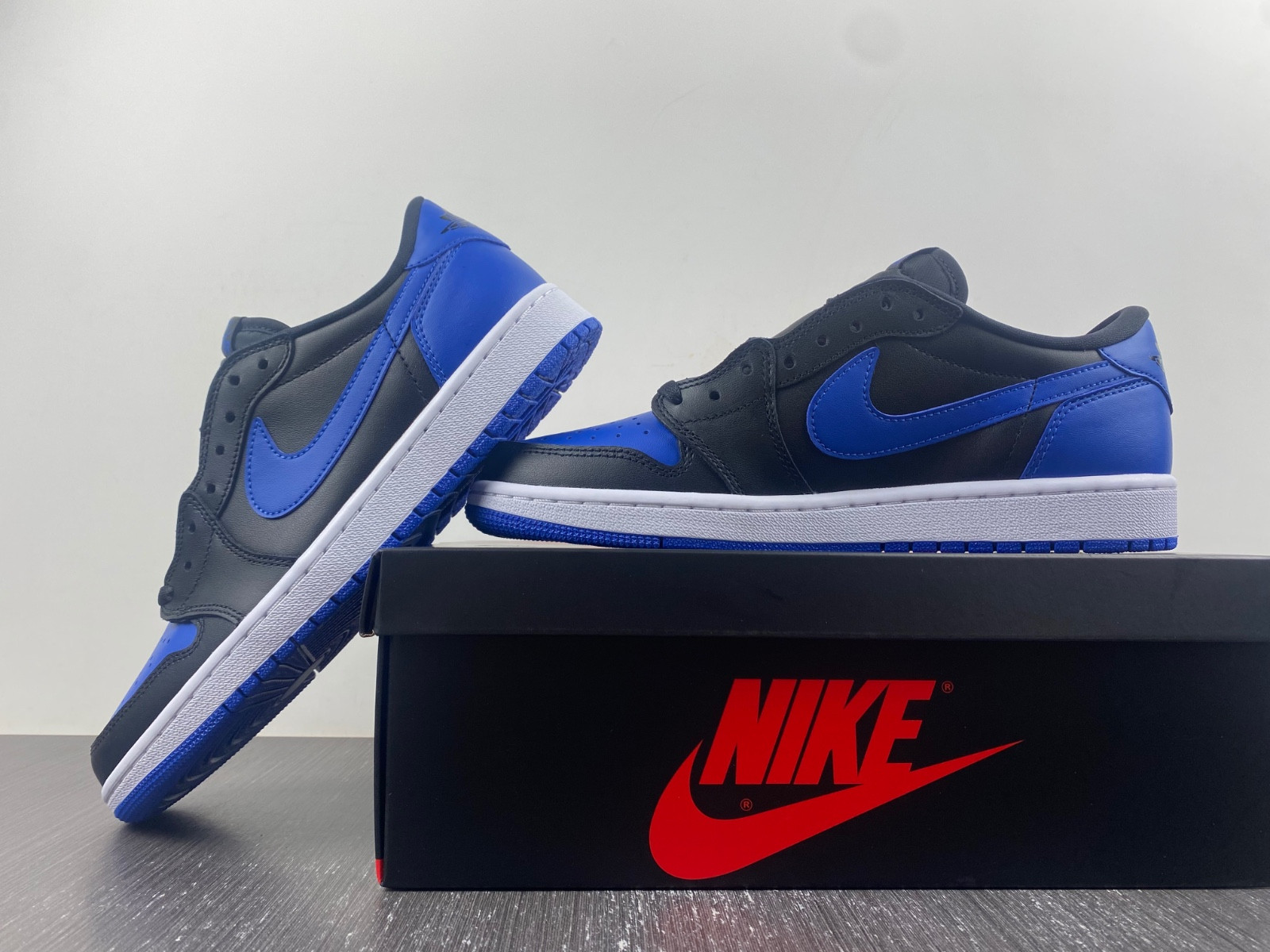 Jordan 1 Retro Low Royal (2015) 705329-004