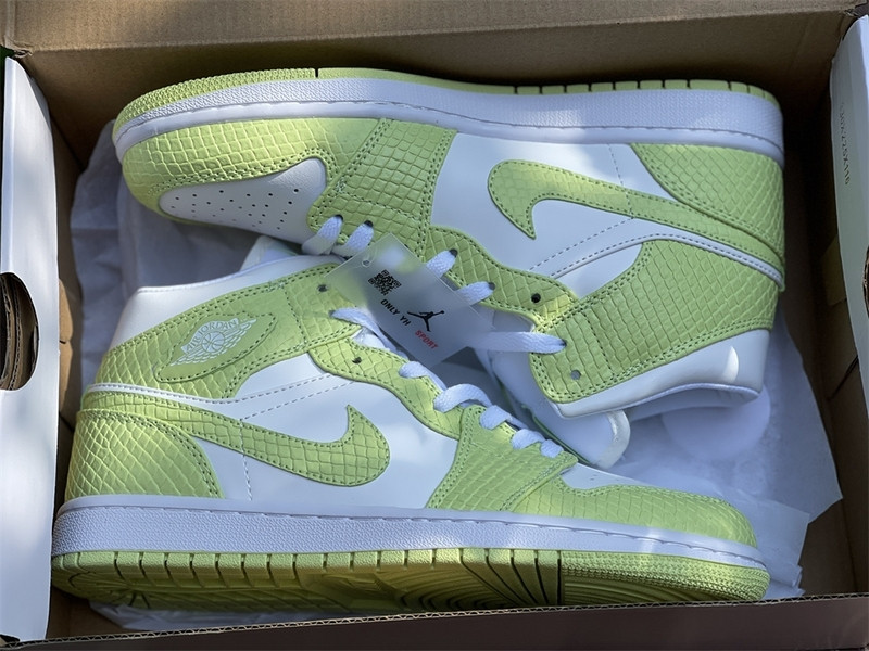 Air Jordan 1 Mid SE “Green Python” DV2959-113