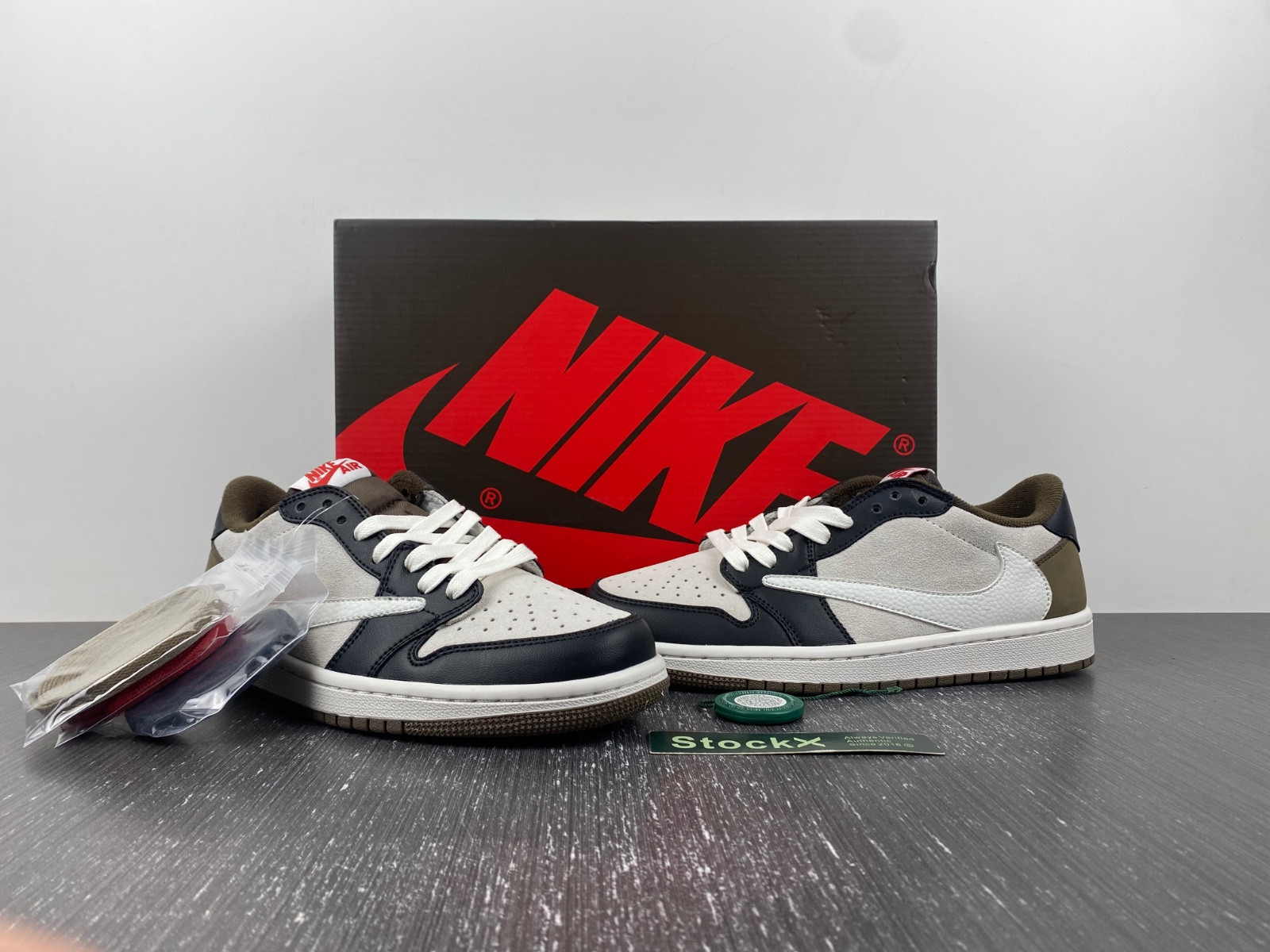 Travis Scott x Air Jordan 1 Low DM7866-902