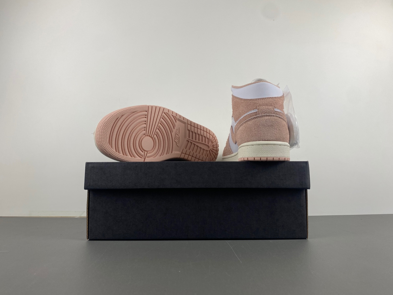 AIR JORDAN 1 MID SE "LEGEND PINK" FN7432-161