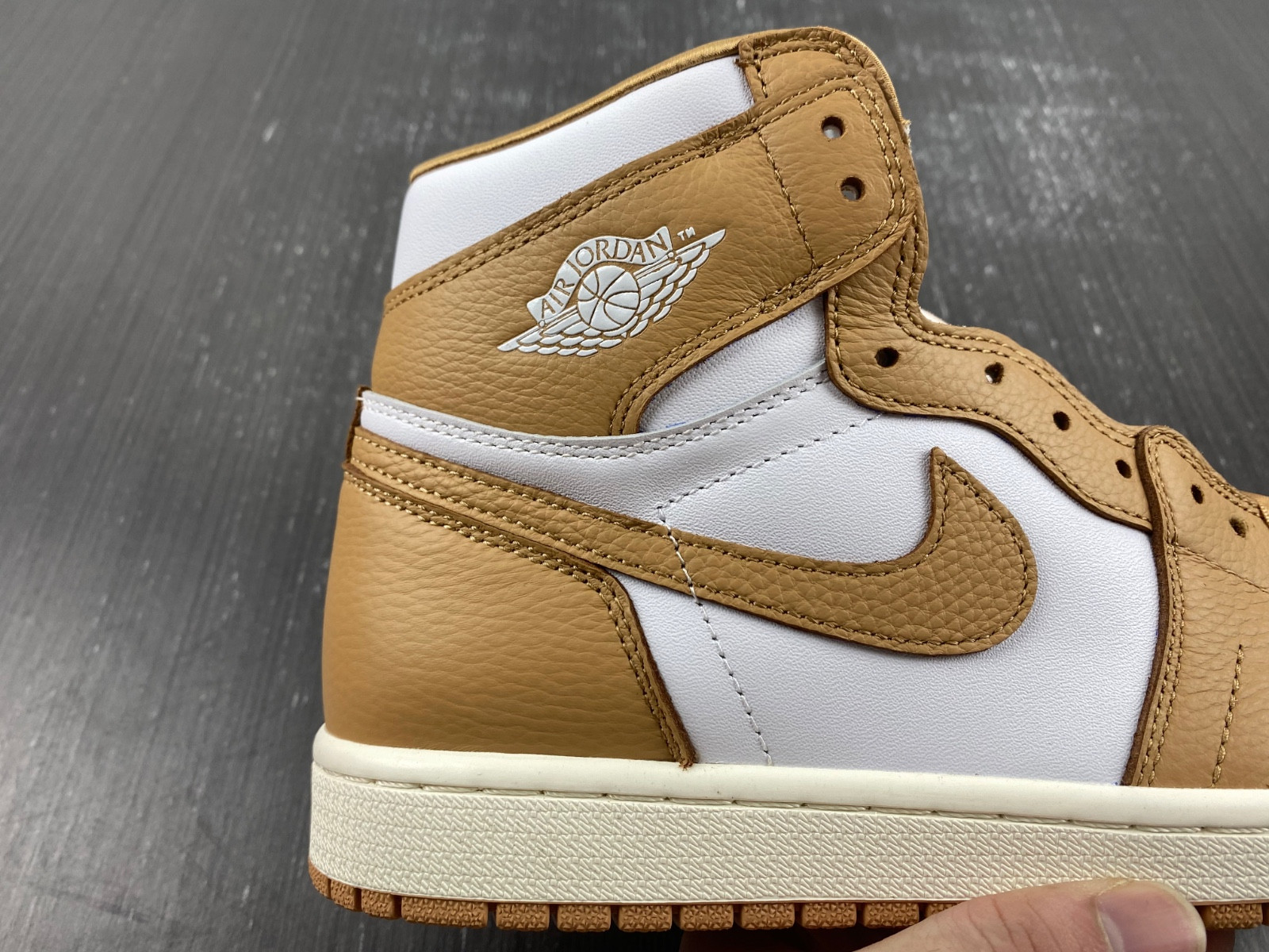 Air Jordan 1 High OG WMNS “Praline” FN6622-201