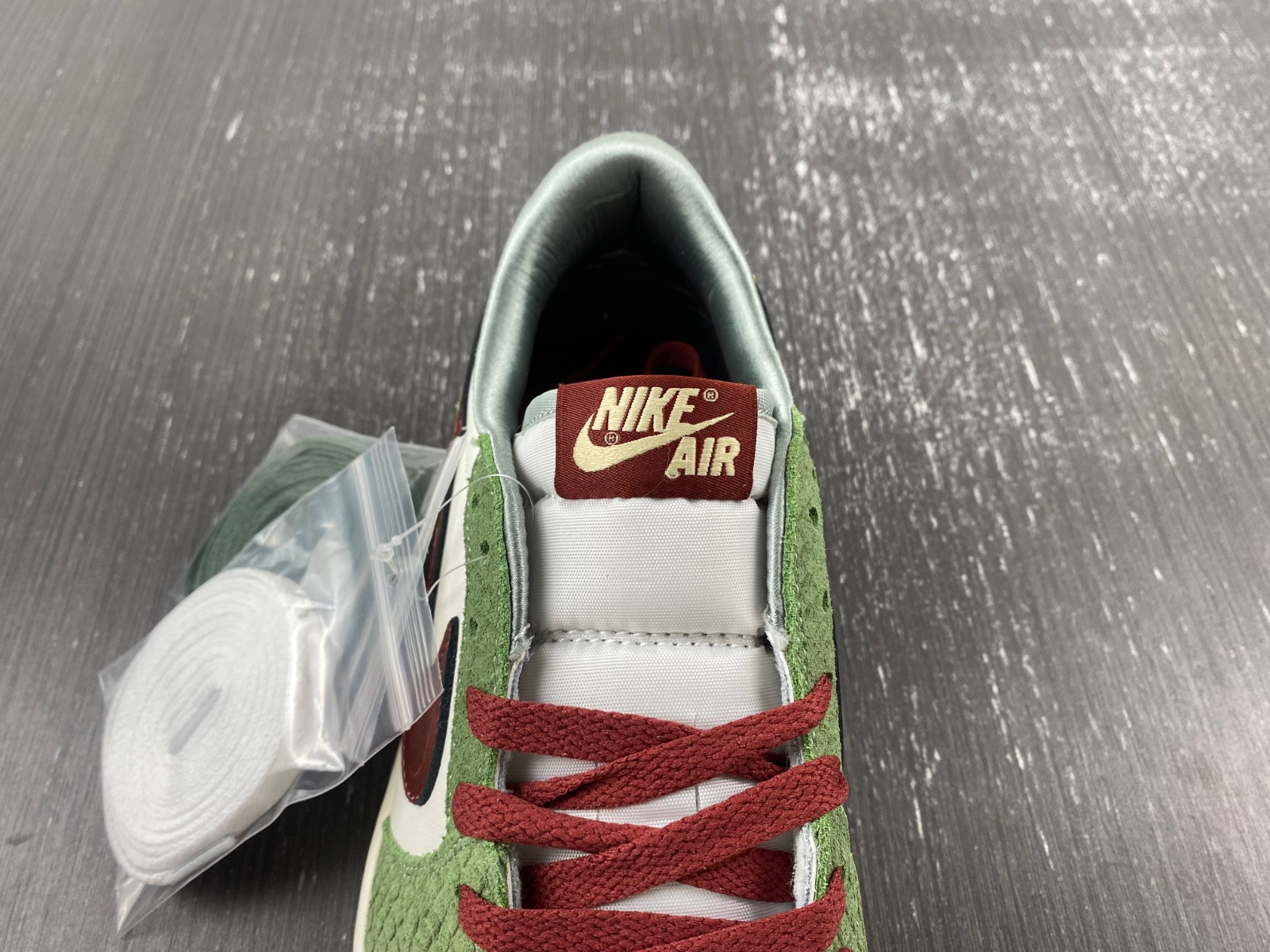 Air Jordan 1 Low OG “Year of the Dragon” FN3727-100