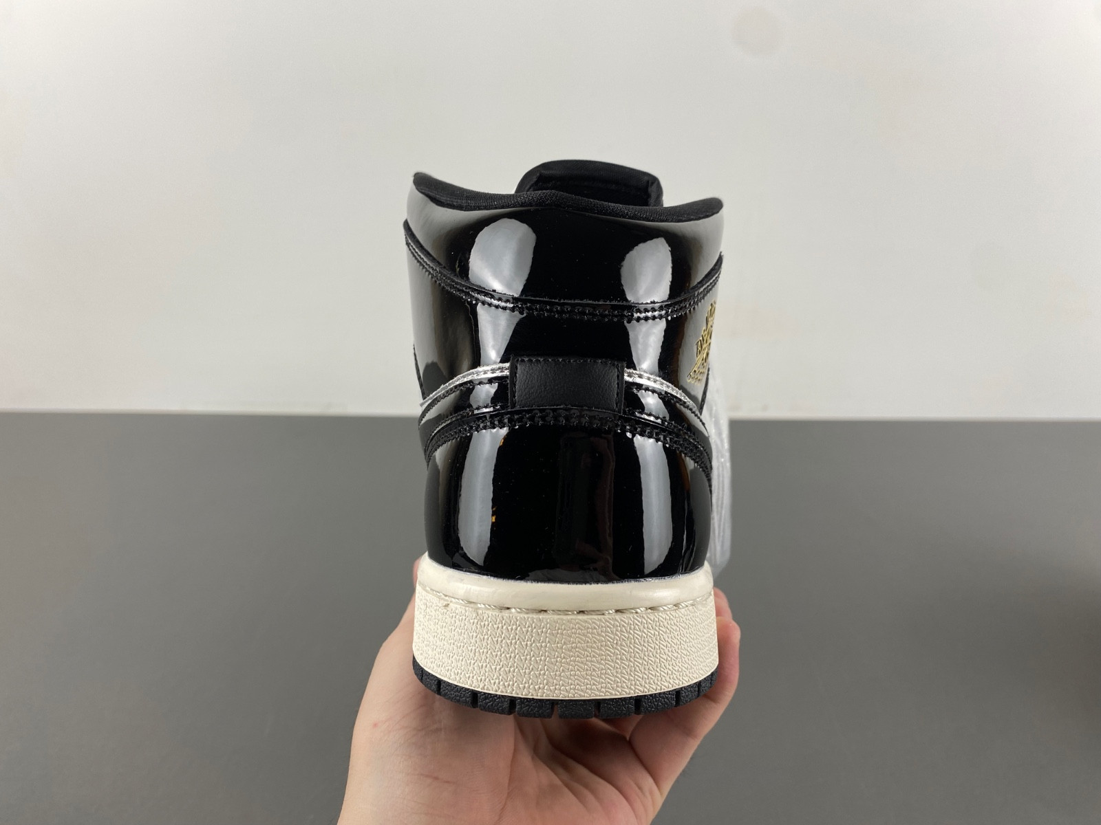 Air Jordan 1 Mid SE FZ39380-001