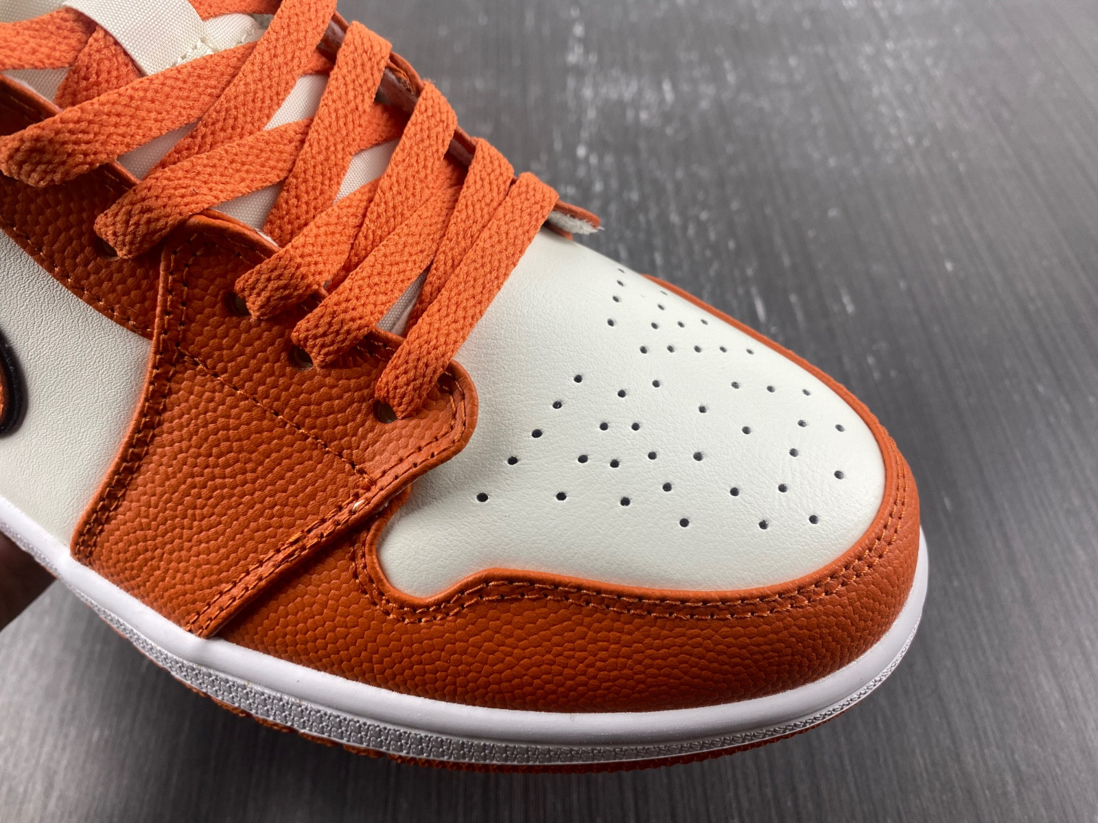 Jordan 1 Mid SE Sport Spice DV1302-100