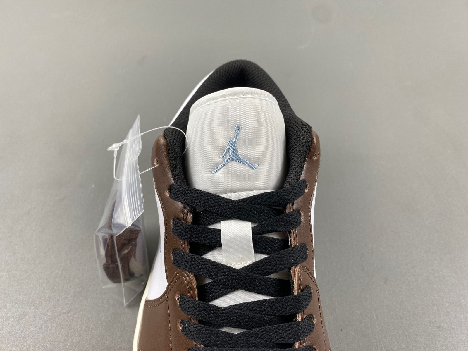 Air Jordan 1 Low FQ8156-142