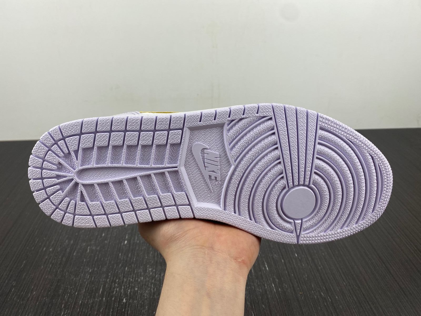 Air Jordan 1 Low WMNS “Barely Grape” DC0774-501