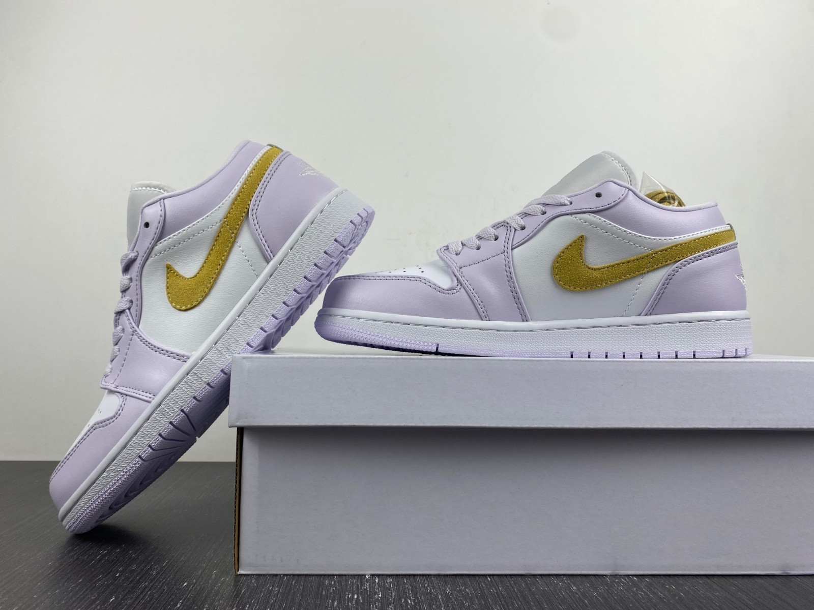 Air Jordan 1 Low WMNS “Barely Grape” DC0774-501