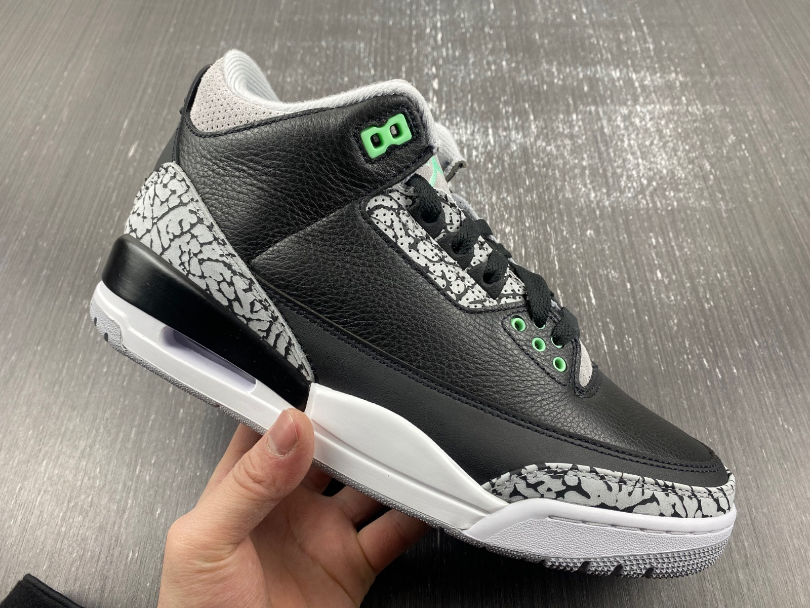 Air Jordan 3 “Green Glow” CT8532-031