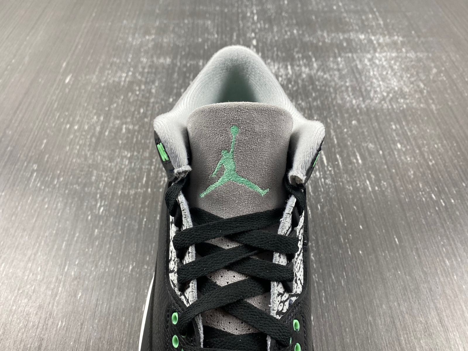 Air Jordan 3 “Green Glow” CT8532-031