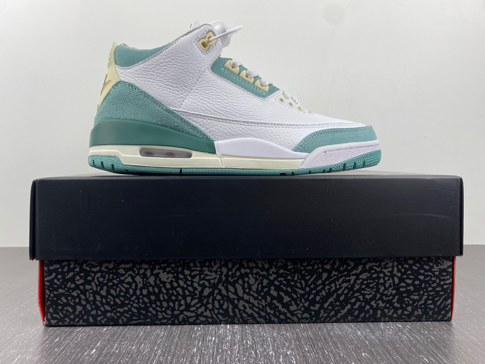 Air Jordan 3 DT8532-130