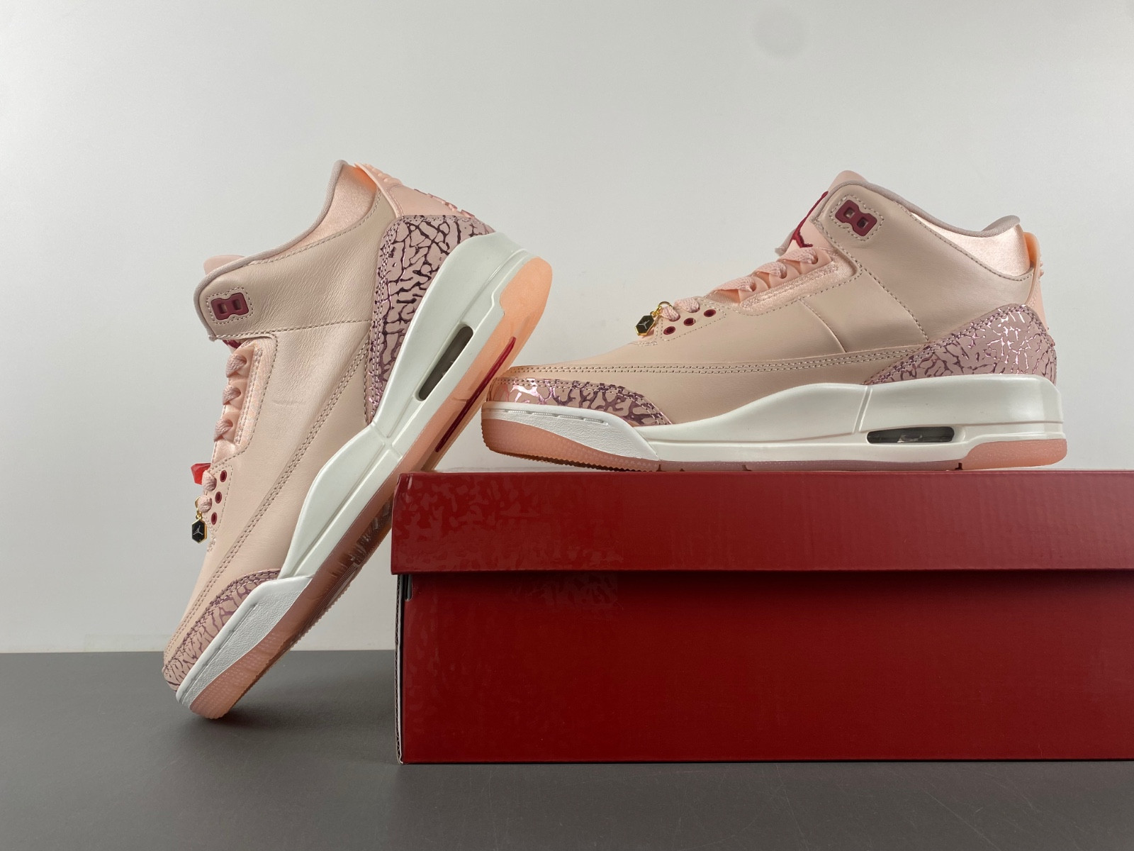 Air Jordan 3 “Valentine’s Day” (W) HJ0178-600
