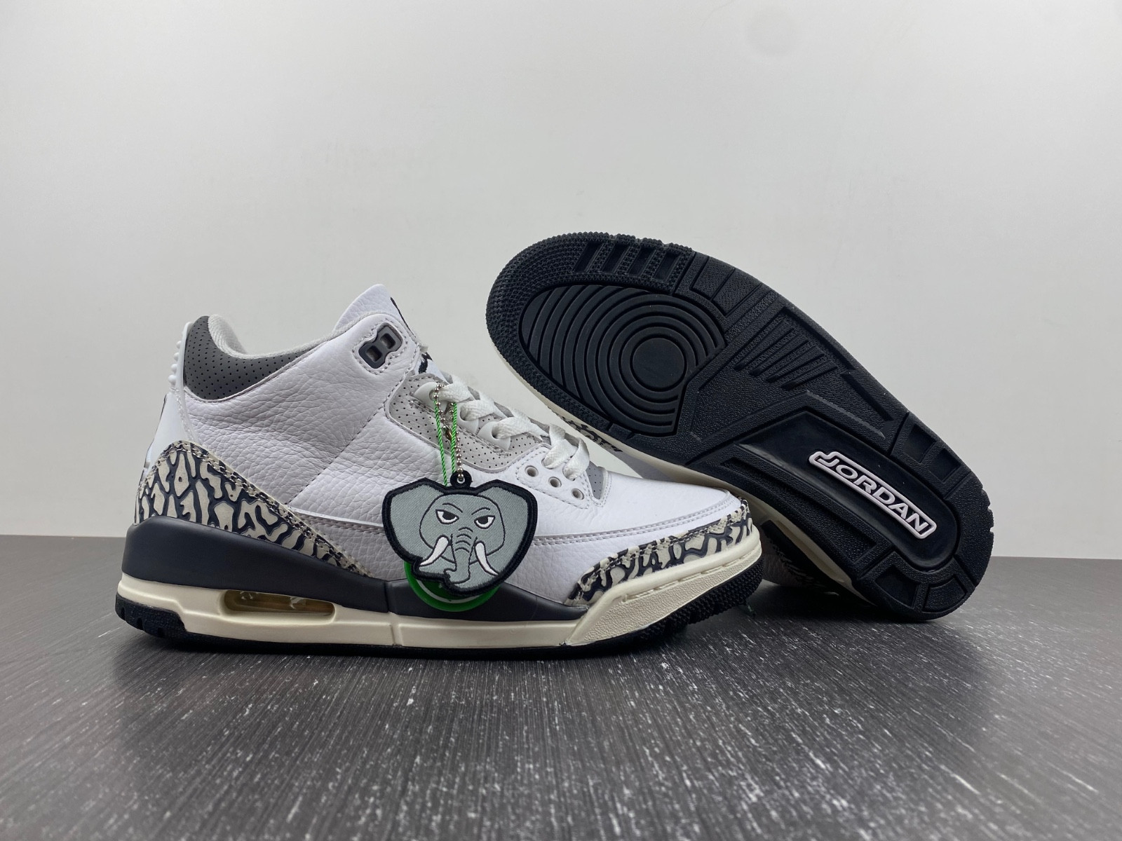 Air Jordan 3 GS “Hide N’ Sneak” DX6665-100