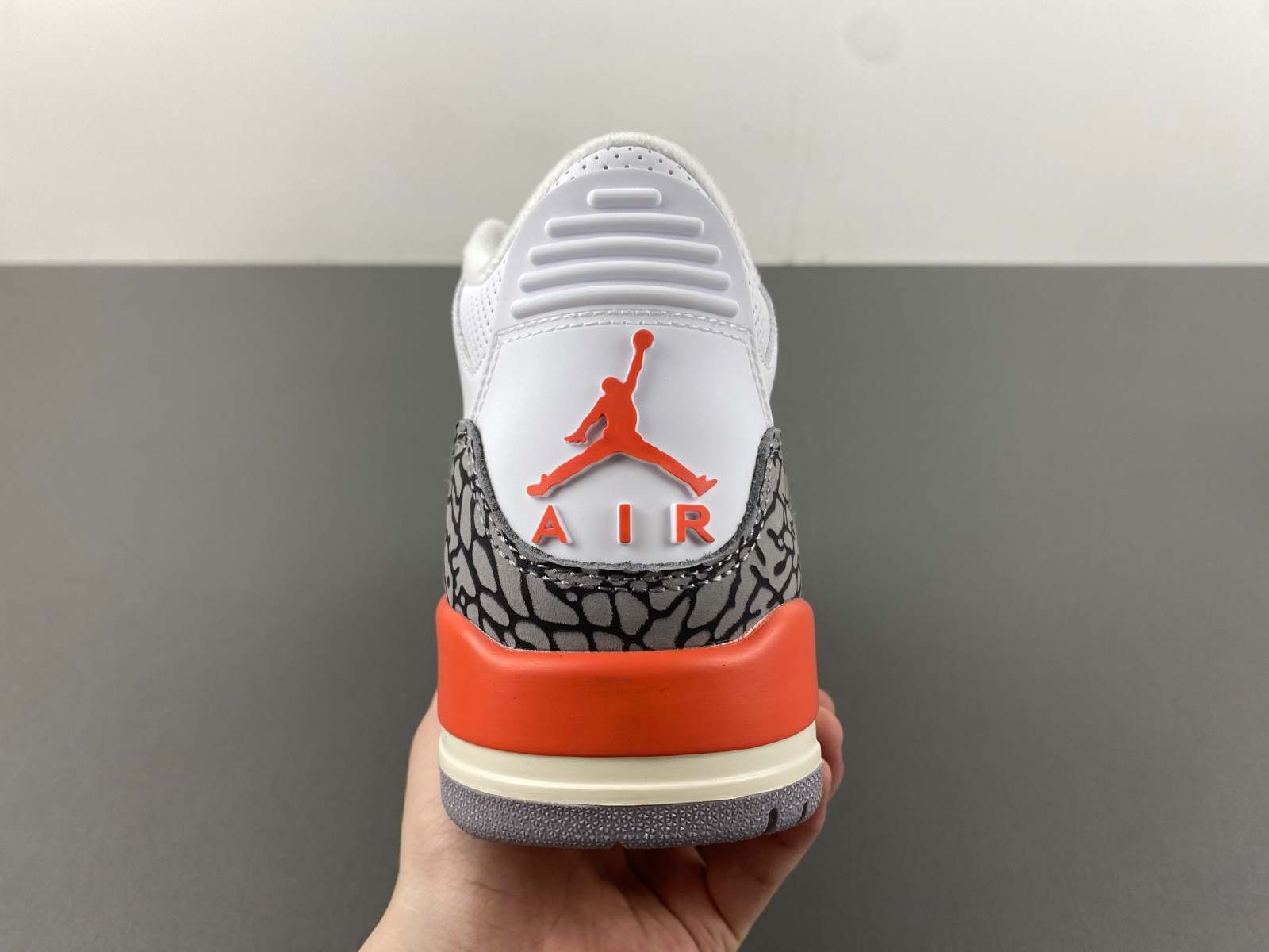 Air Jordan 3 WMNS “Georgia Peach CK9246-121