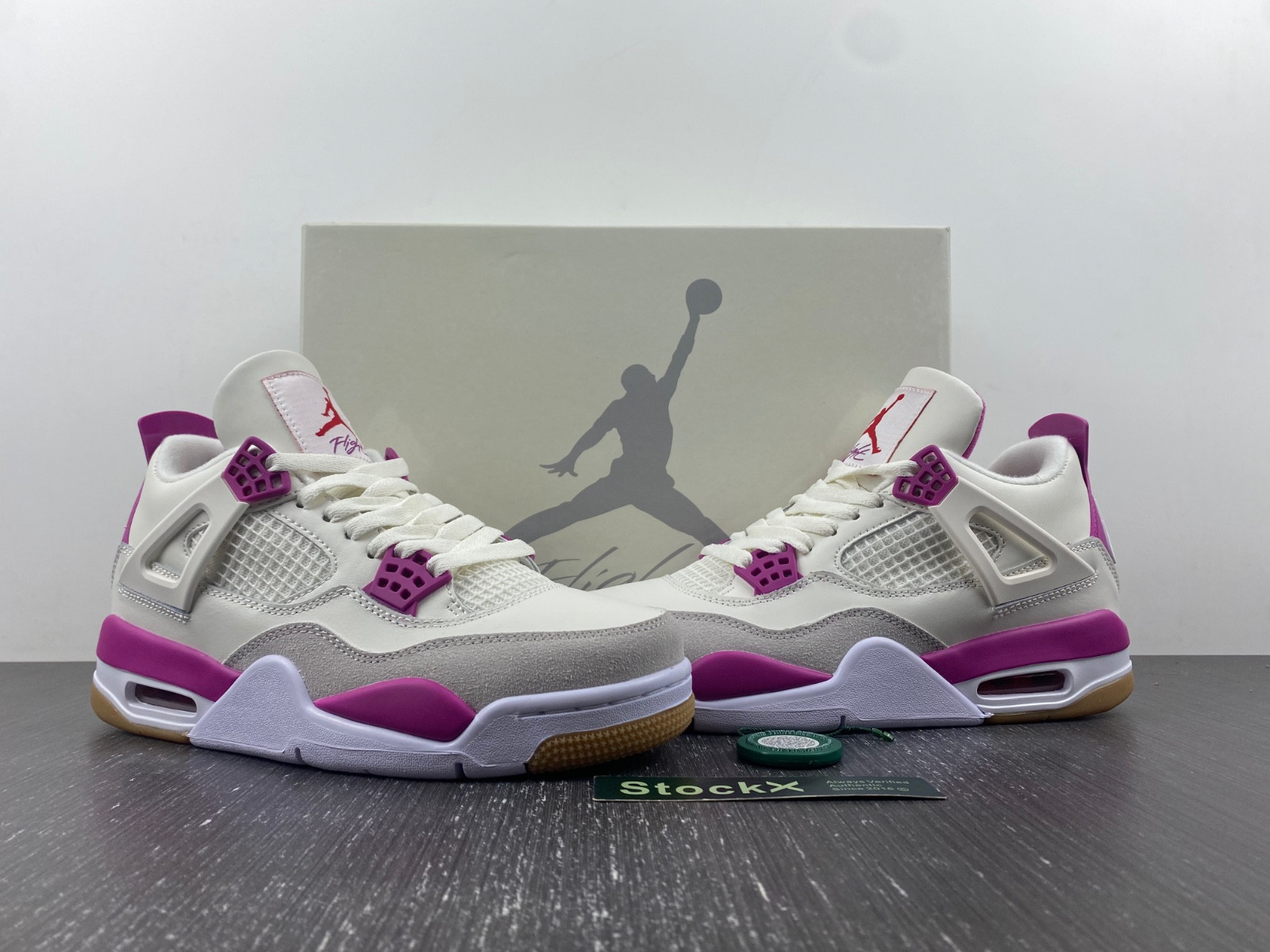 Air Jordan 4 DR5415-106
