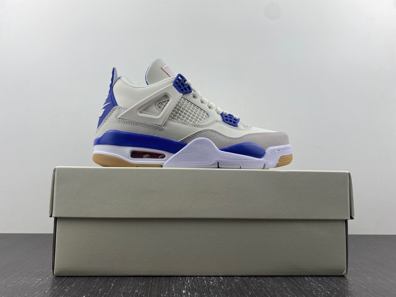Air Jordan 4 DR5415-107