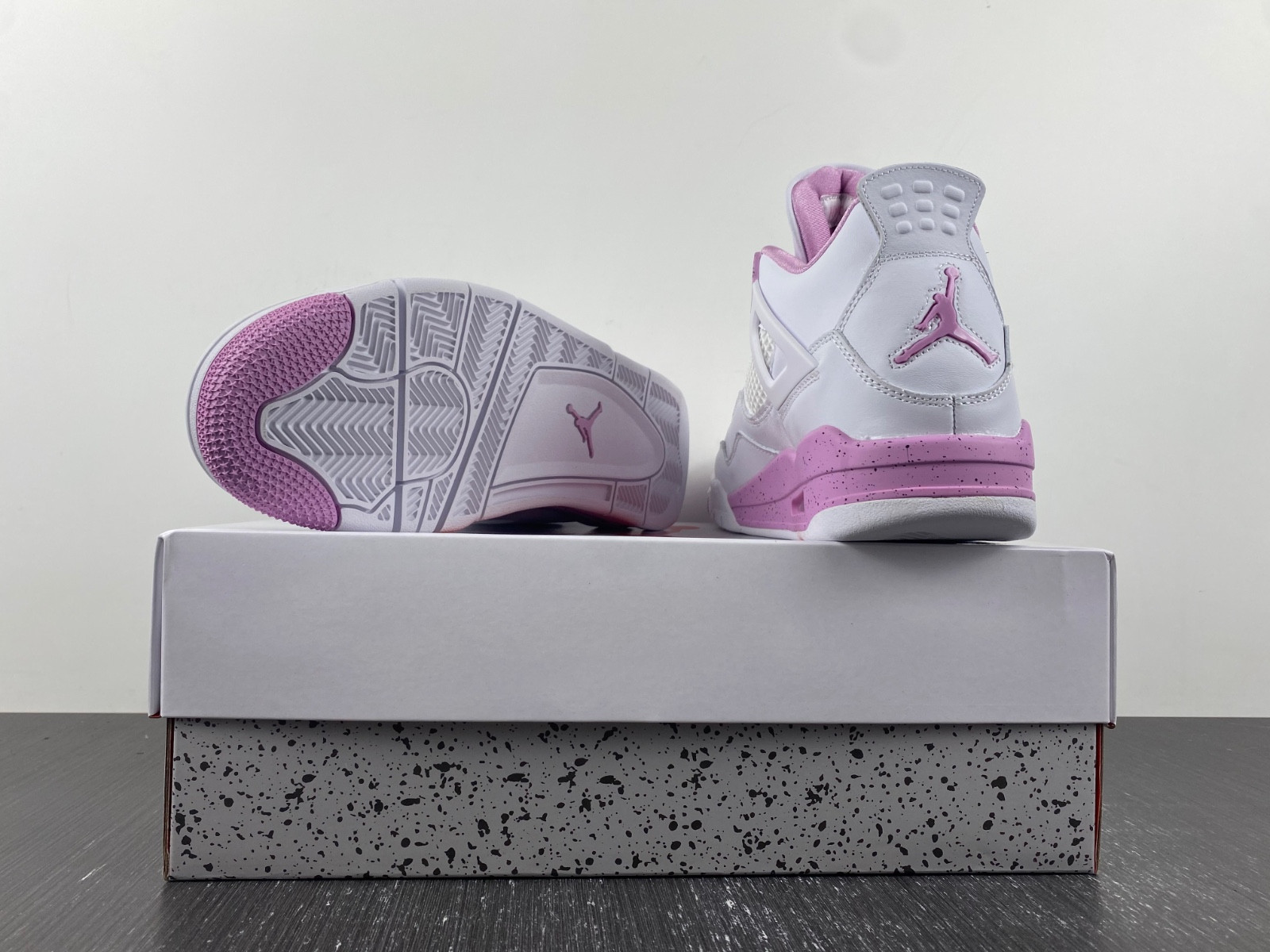 Air Jordan 4 CT8527-116