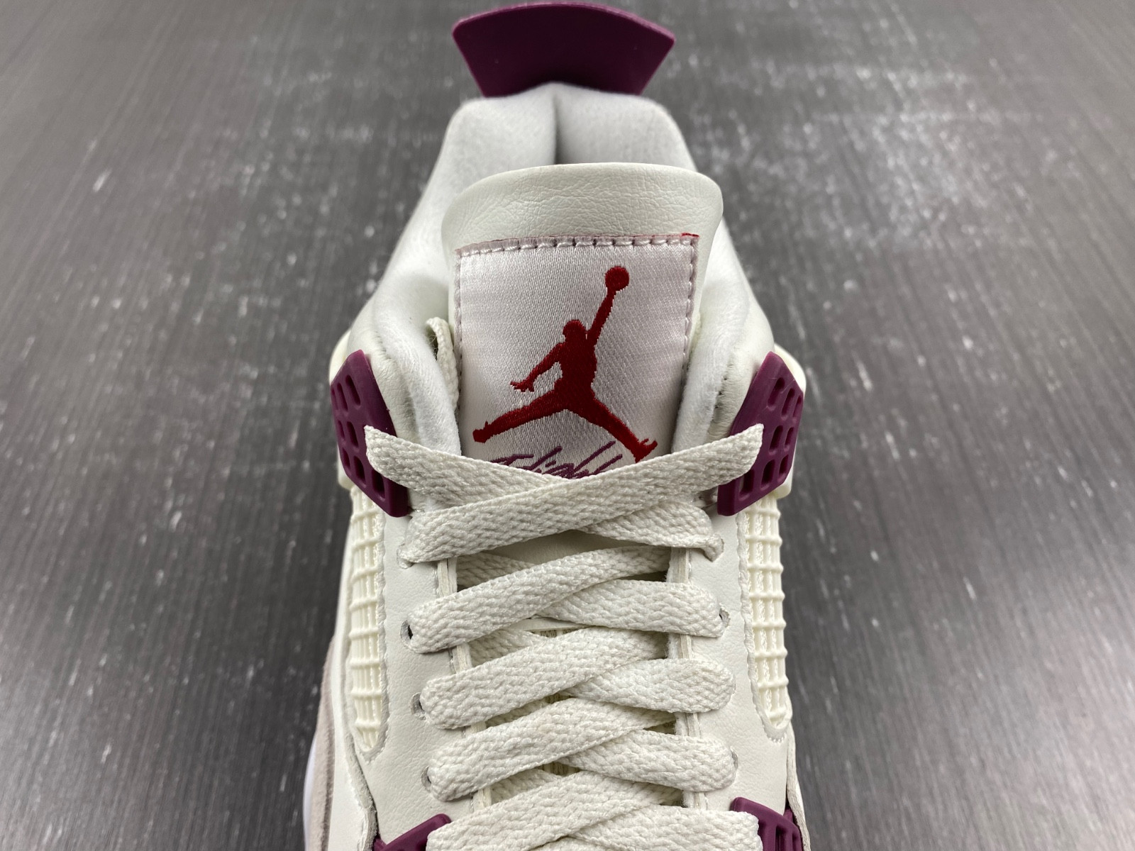 SB x Jordan 4 “Sapphire DR5415-102