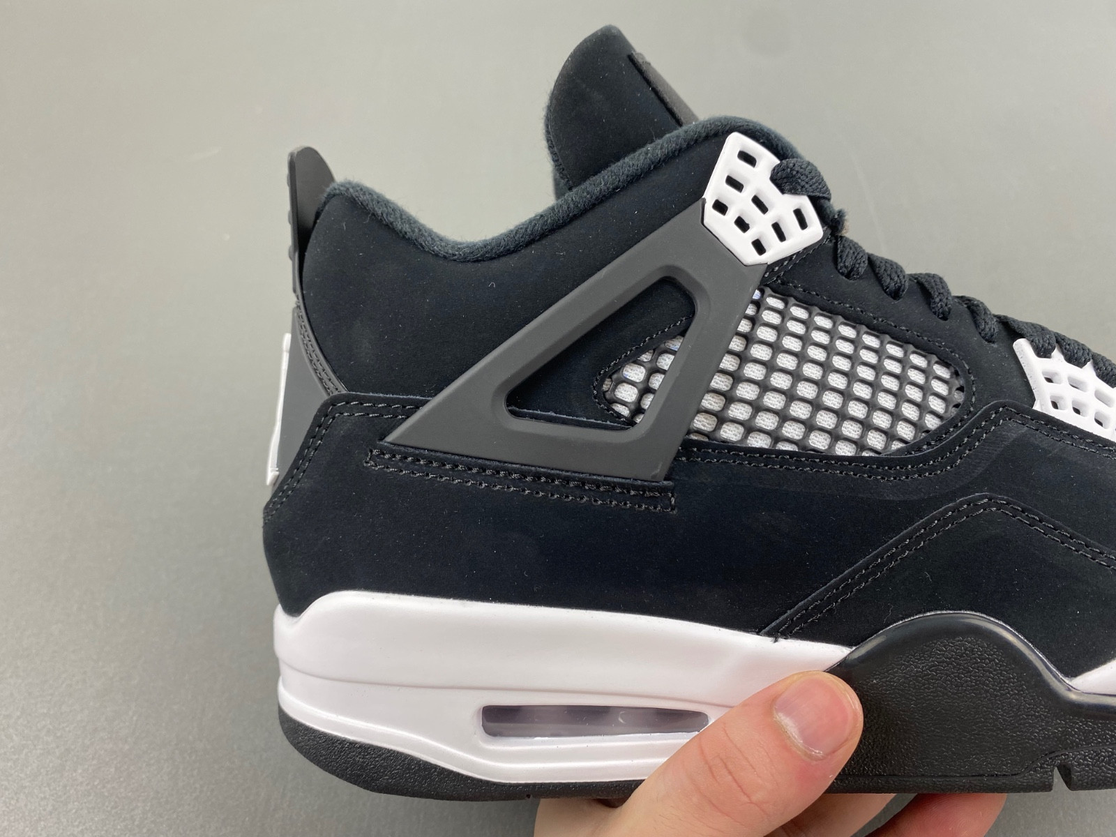 Air Jordan 4 “White Thunder” FQ8138-001