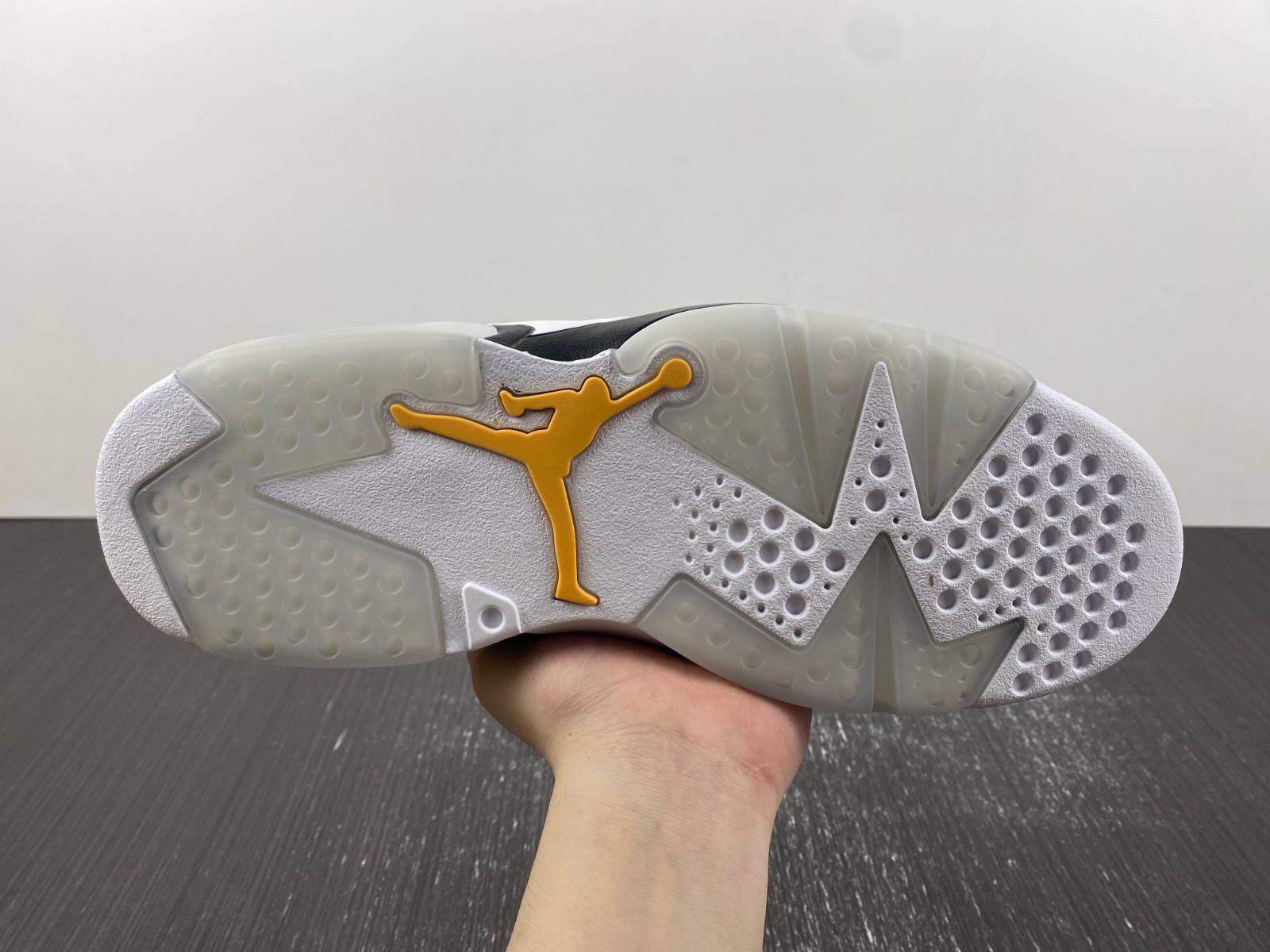 Air Jordan 6 “Yellow Ochre” CT8529-170