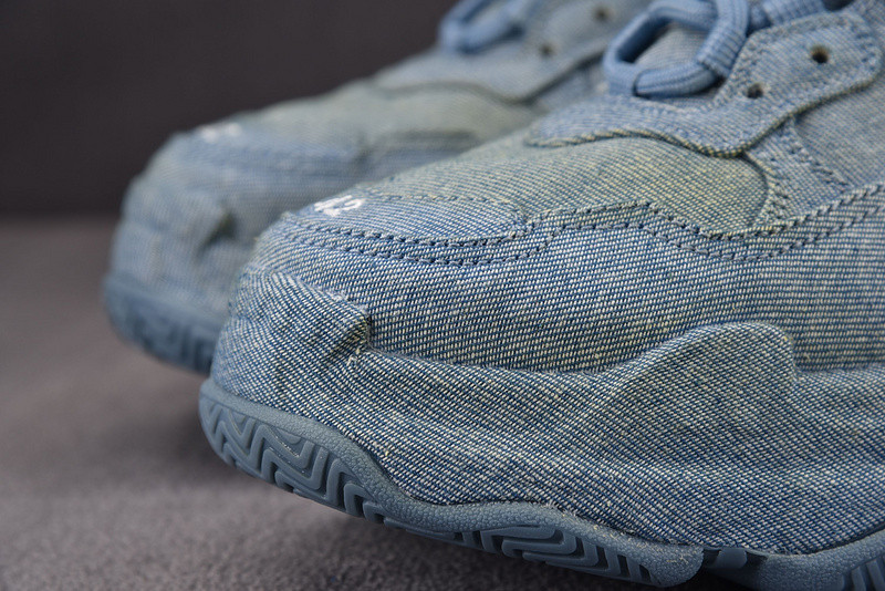 Ba*len*cia*ga triple s