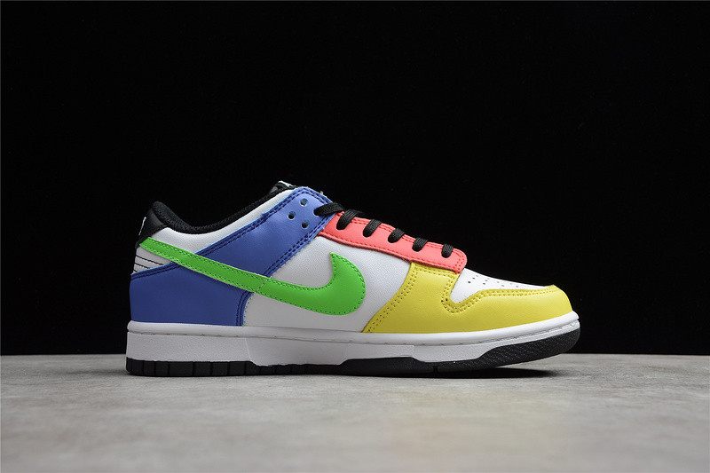 Nike Dunk Low WMNS “Green Strike” DD1503-106