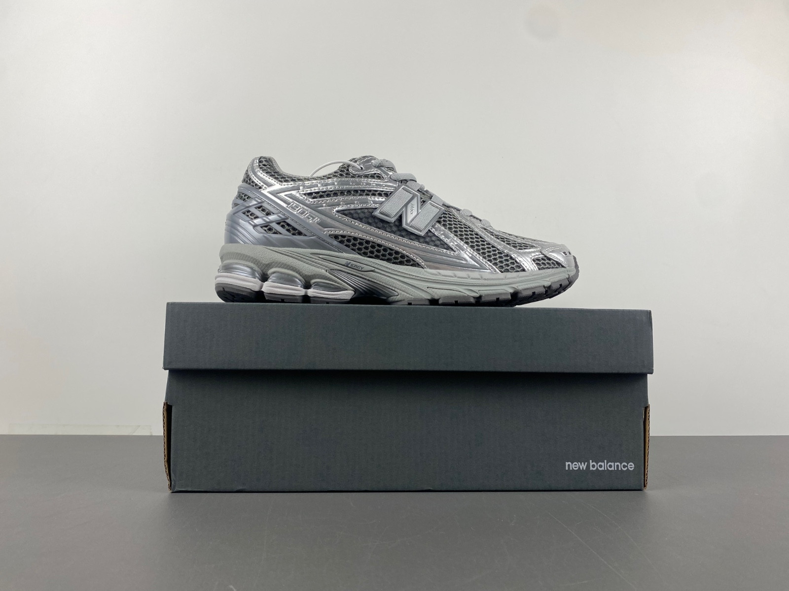 New Balance M1906REH