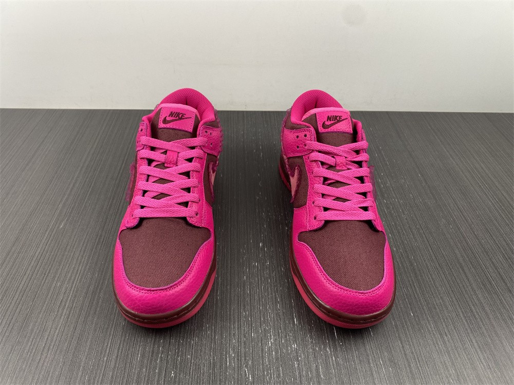 Nike Dunk Low WMNS “Valentine’s Day” DQ9324-600