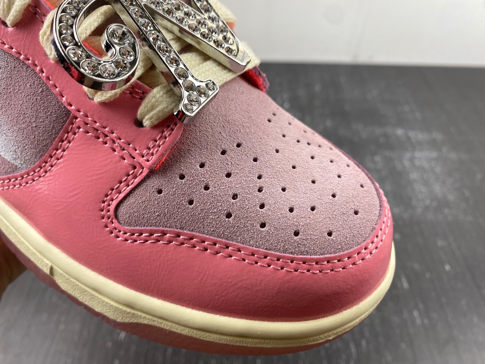 Nike Dunk Low “Barbie” FN8927-621