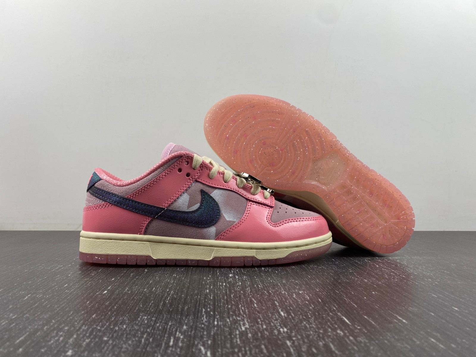 Nike Dunk Low “Barbie” FN8927-621
