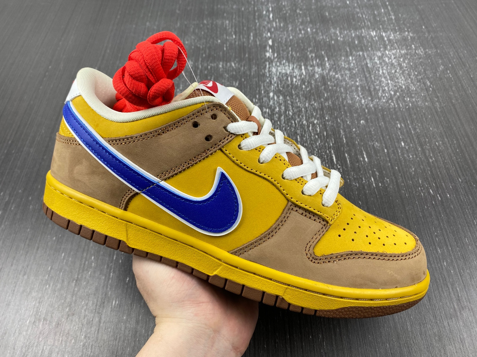 Nike SB Dunk Low Newcastle Brown Ale 313170-741