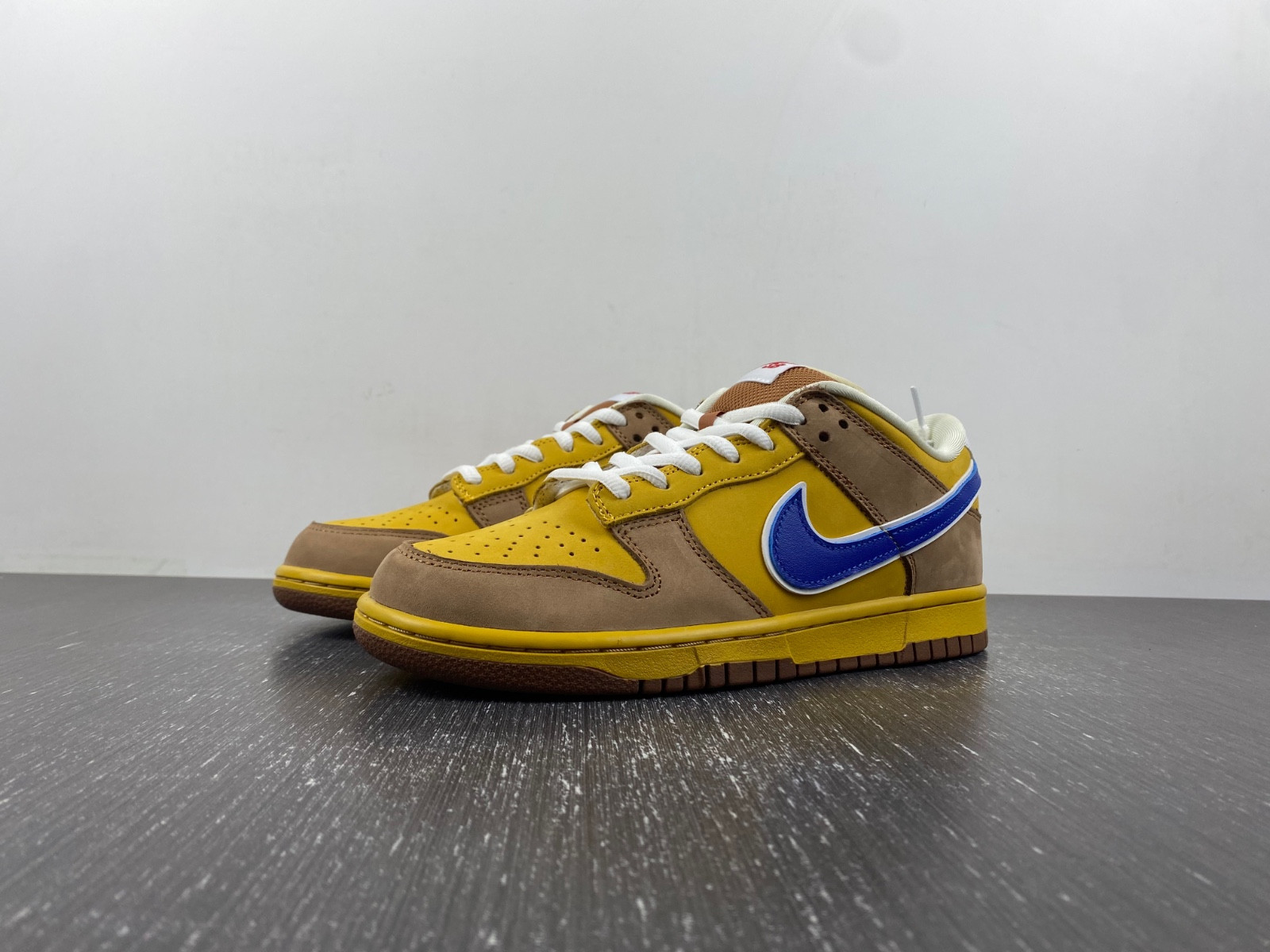 Nike SB Dunk Low Newcastle Brown Ale 313170-741