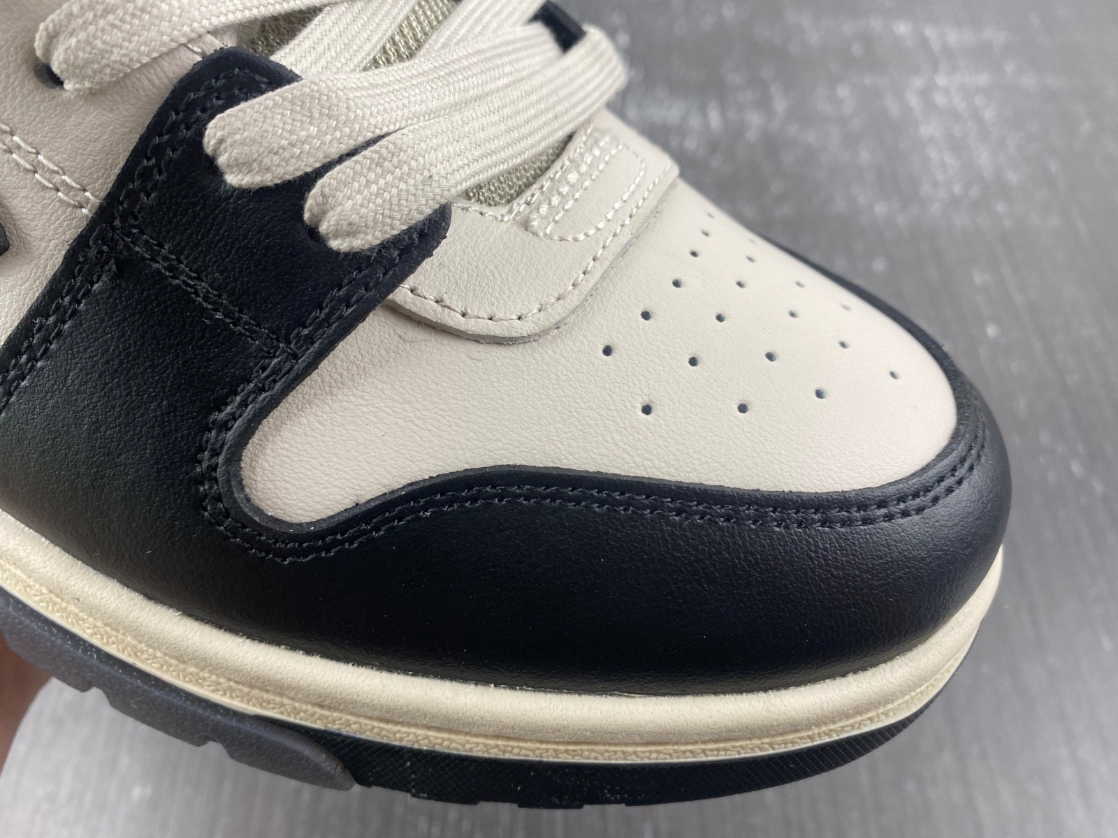 Off White GYM Sneaker