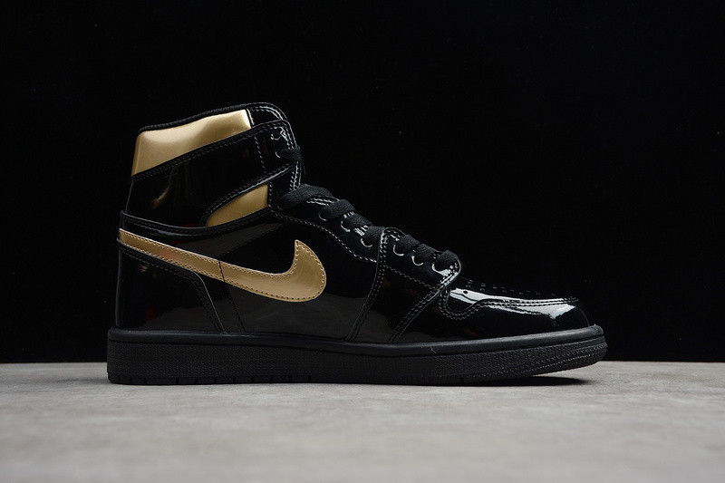 Air Jordan 1 Retro High Patent Black Toe 555088-032