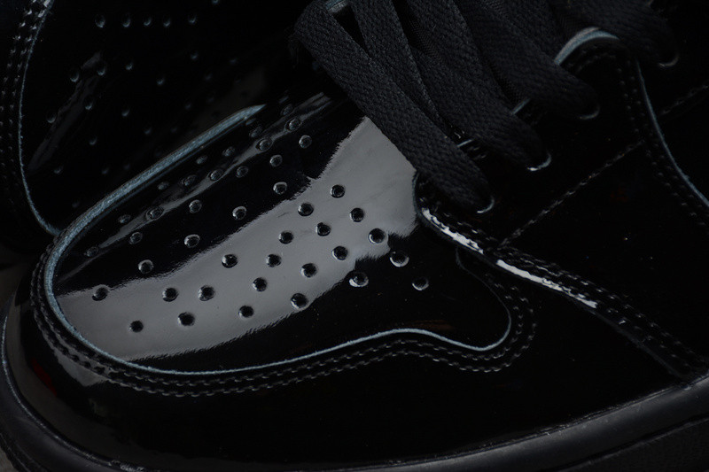 Air Jordan 1 Retro High Patent Black Toe 555088-032