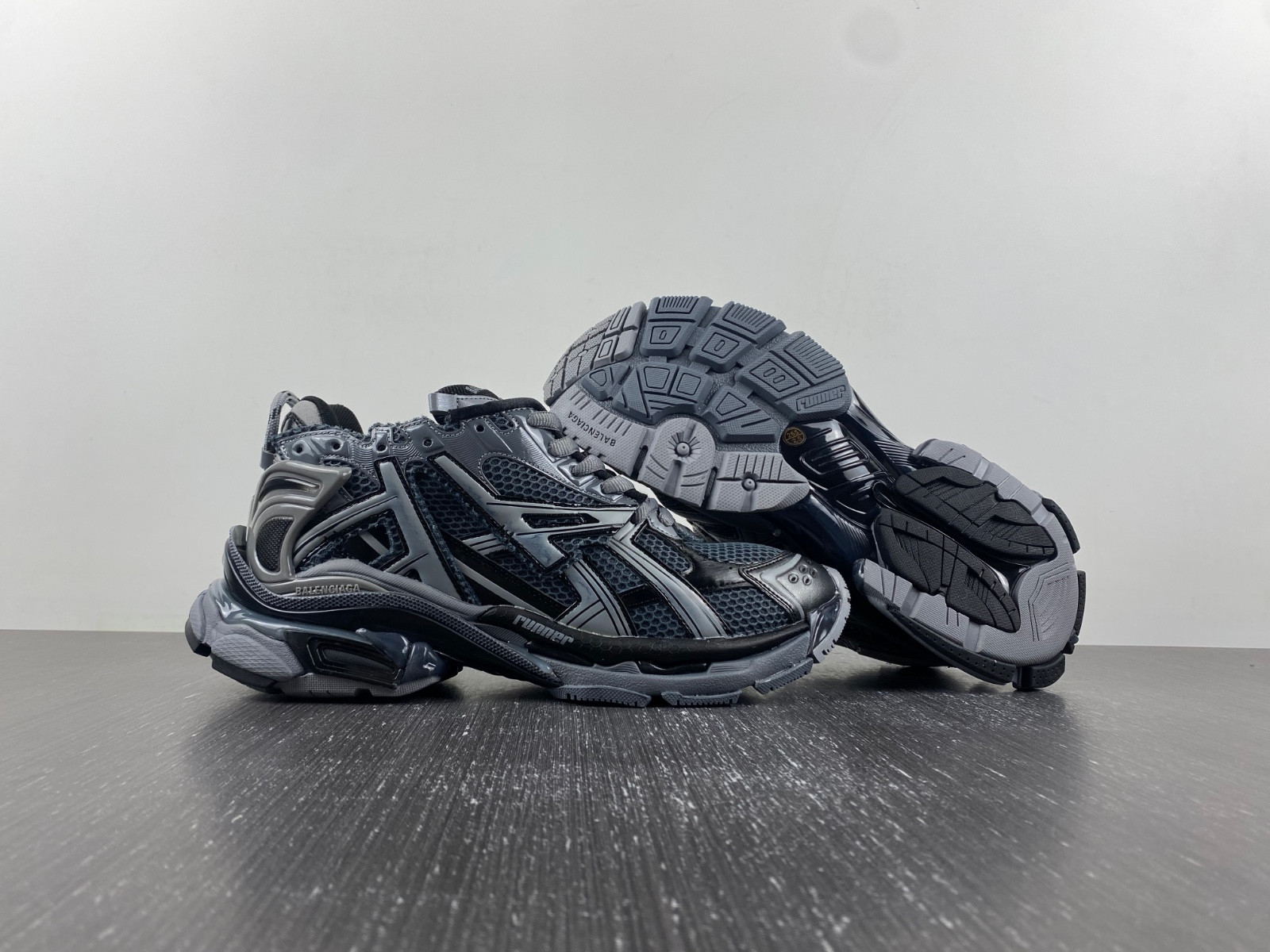 Ba*len*cia*ga runner