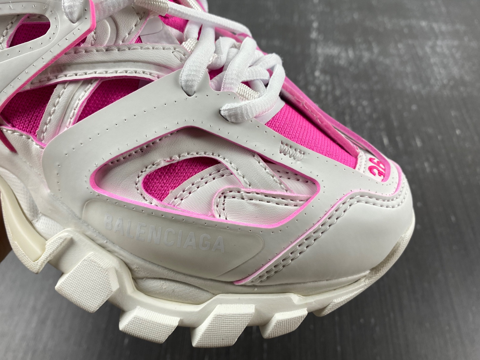 Ba*len*cia*ga track 736328 w3skc 9055