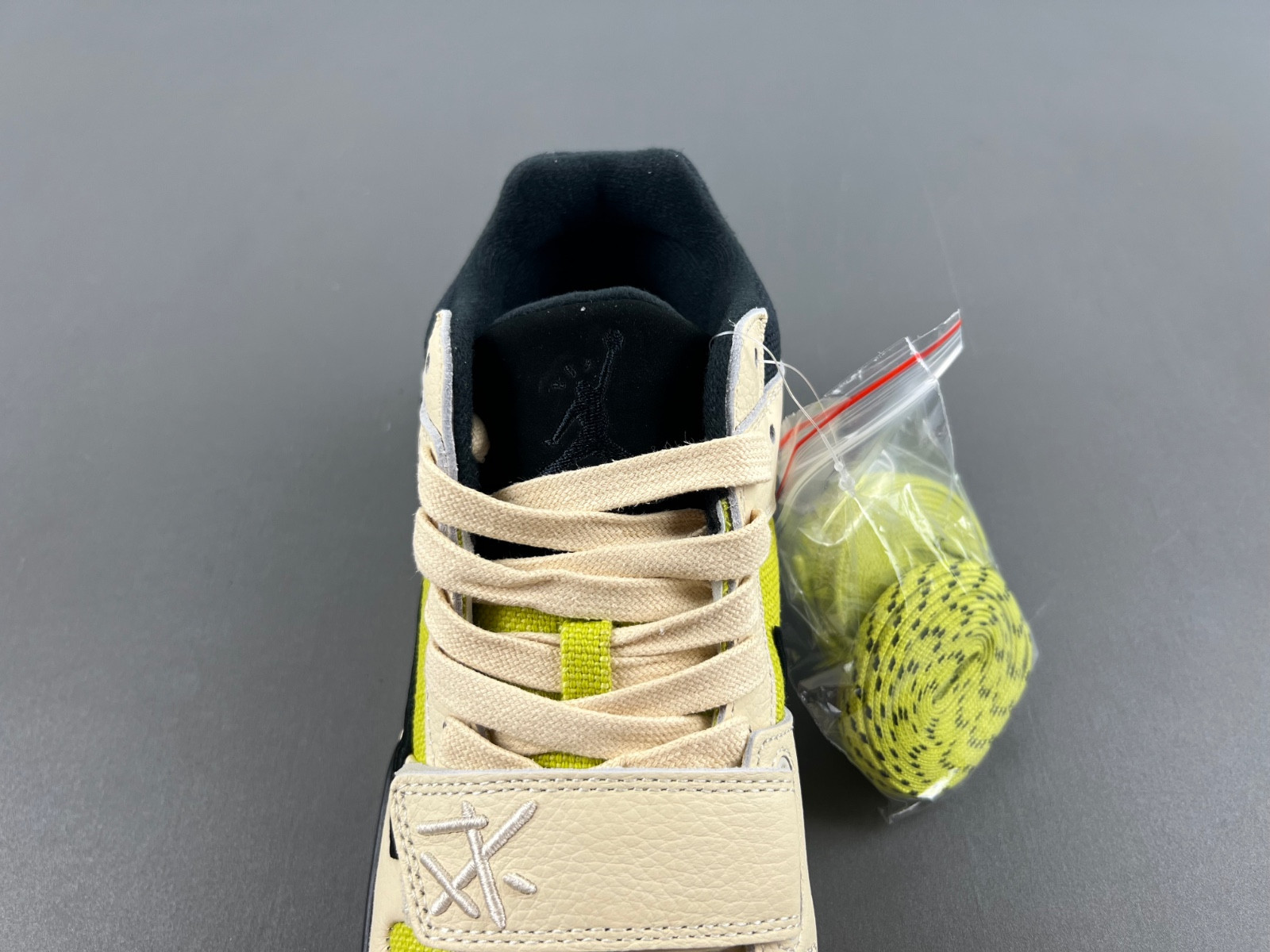 Travis Scott x Jordan Jumpman FZ8117-102