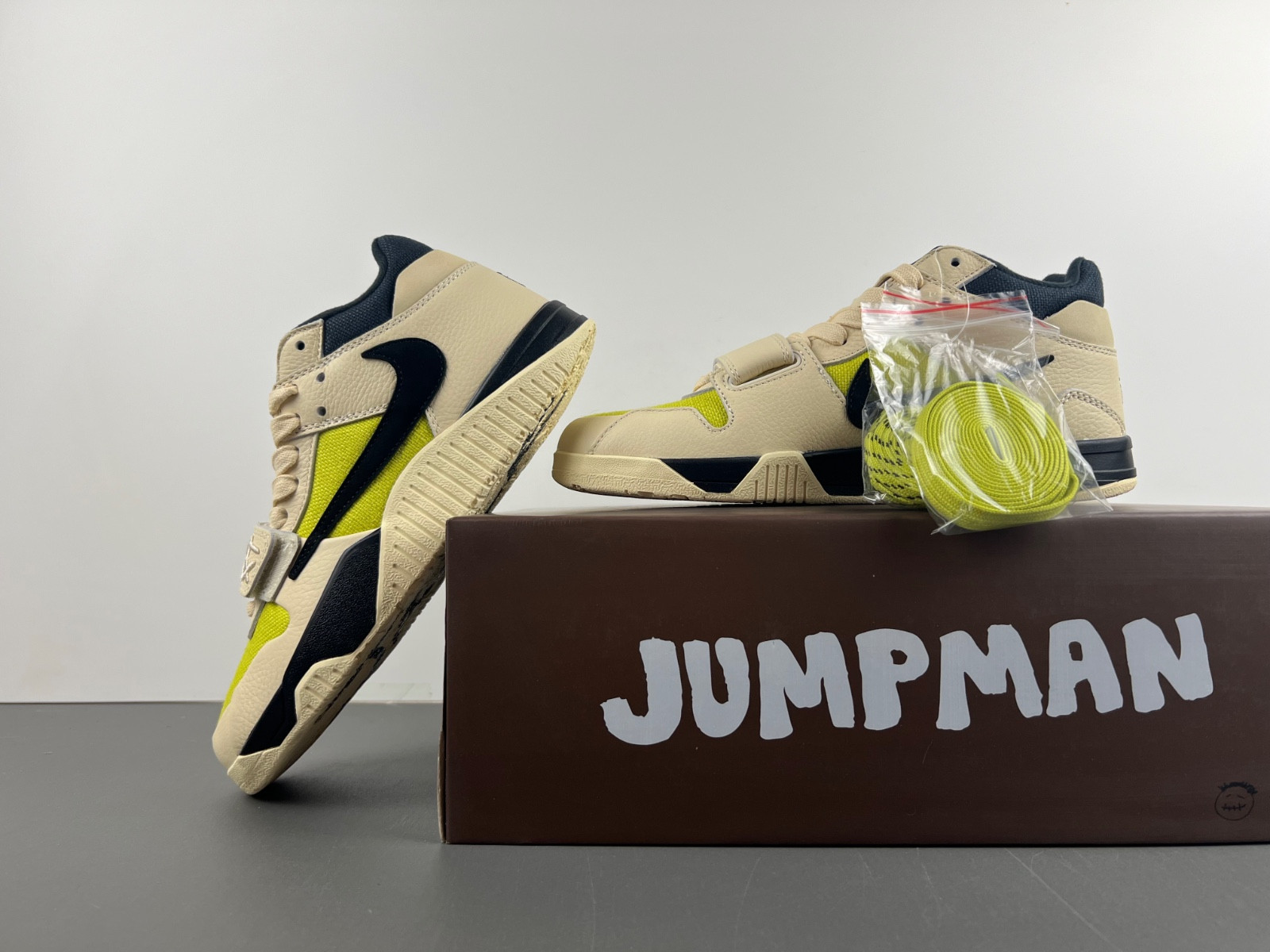 Travis Scott x Jordan Jumpman FZ8117-102