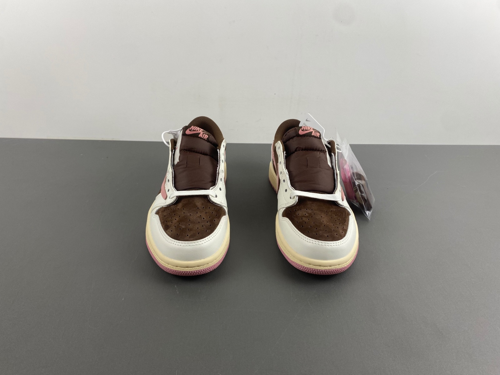 Travis Scott x Air Jordan 1 Low OG DZ4137-206