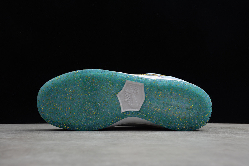 Sean Cliver x Nike SB Dunk Low DC9936-100